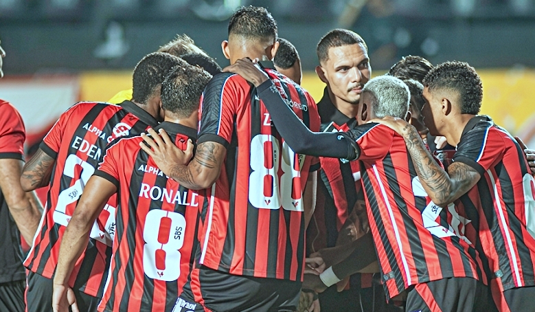Botafogo-PB vence o Vitória de virada no estádio Barradão